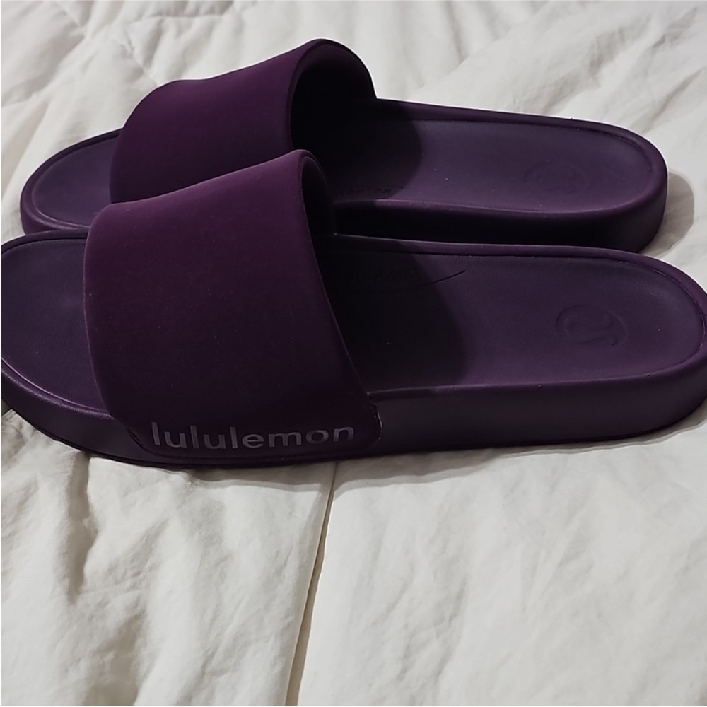 Lululemon Dramatic Magenta Nwots Sz 10 Women’s Restfeel Slides Spellout